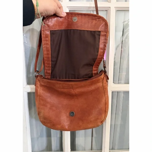 Chic Tan Woven Crossbody Leather Bag - Picture 4 of 8